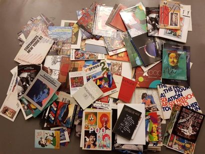 [DIVERS]
Important lot de documentations...