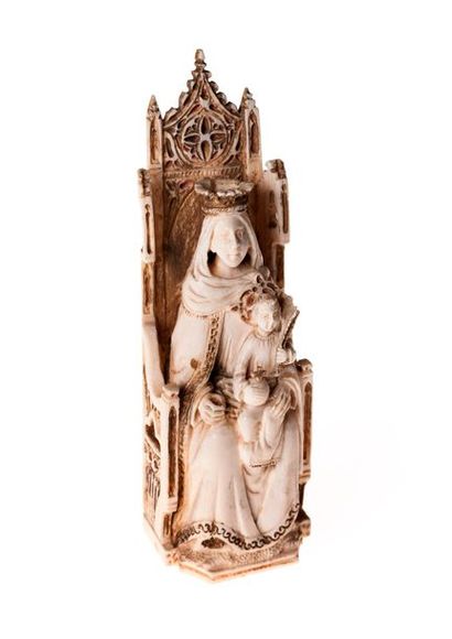 STATUETTE Ivoire

Vierge à l’Enfant

assise...