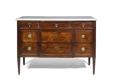 COMMODE

à léger ressaut en bois teinté,...