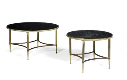 TABLE BASSE circulaire,

le plateau en marbre...