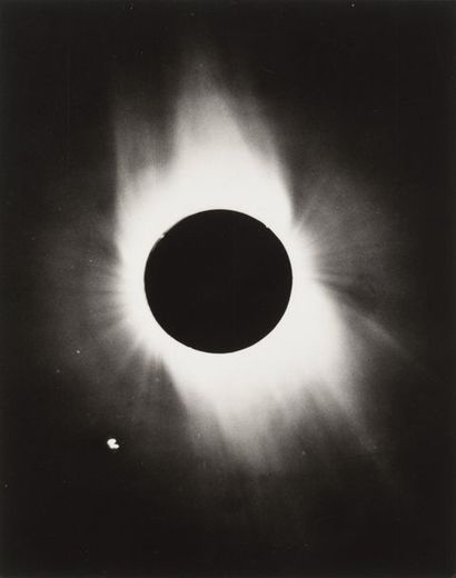NASA

1ère éclipse totale de soleil vue de...