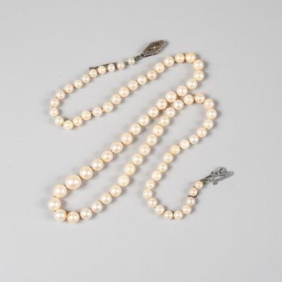 Collier en chute de perles de culture, fermoir...