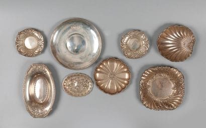Ensemble de vide poche en argent.
Travail...