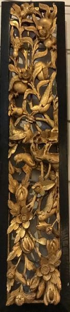Panneau en bois doré et sculpté.
65 x 15...