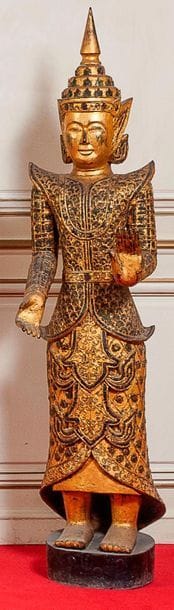 Statuette en bois laqué et doré, incrustations...