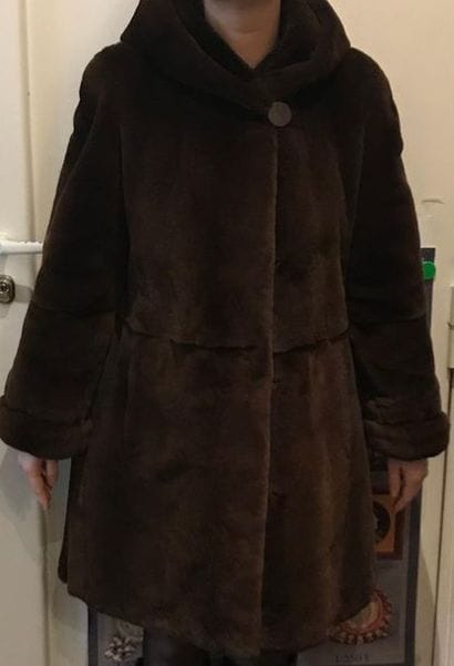 Manteau à capuche en vison rasé, marque SAGA...