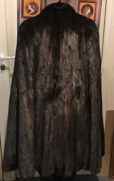 Christian DIOR. Cape en vison noir