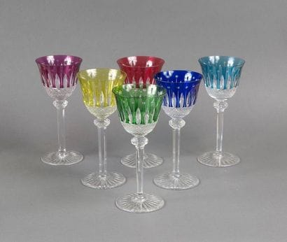 SAINT LOUIS. 10 verres à vin du Rhin 
(é...