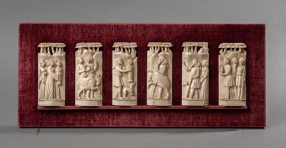 Suite de six éléments en ivoire sculpté représentant...