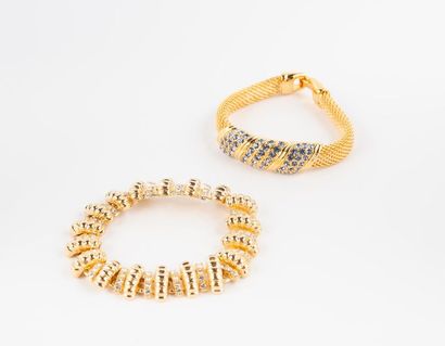 Lot de deux bracelets articulés en métal...