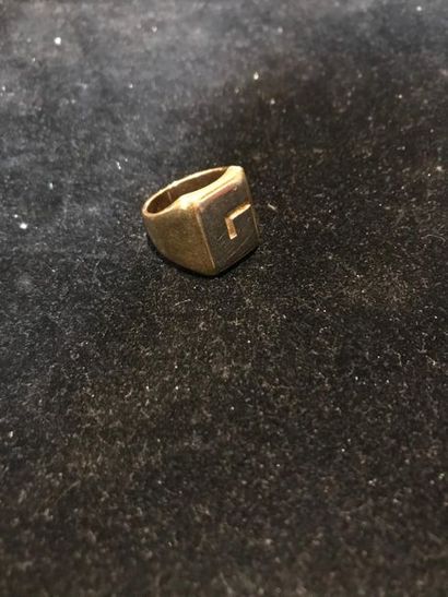 Bague chevalière chiffrée deux ors 750 °/°°
TDD...