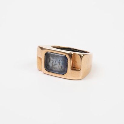 Bague chevalière tank
Poids brut : 19,17...
