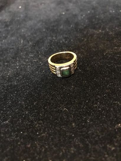 Bague chevalière à godrons deux ors 750 °/°°...