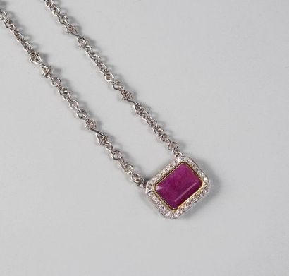 Collier chaîne deux ors 750 °/°° orné d'un...