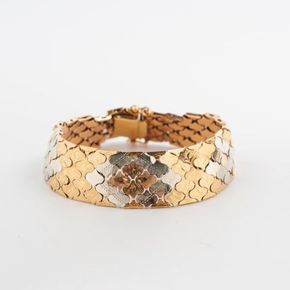 Bracelet ruban trois ors 750°/°° à maillons...