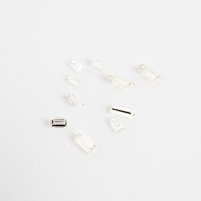 Lot de 10 diamants baguettes sur papier totalisant...