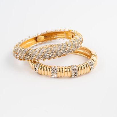 Lot de deux bracelets jonc ouvrant à godrons...
