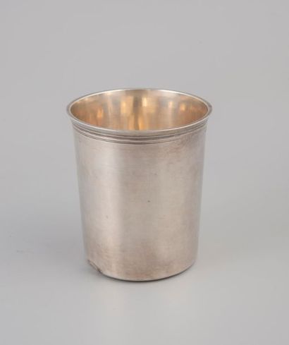 Timbale droite en argent au vieillard 950°/°°...