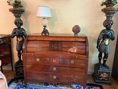 NON VENU - Paire de sellettes à décor de...