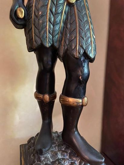 NON VENU - Paire de sellettes à décor de...
