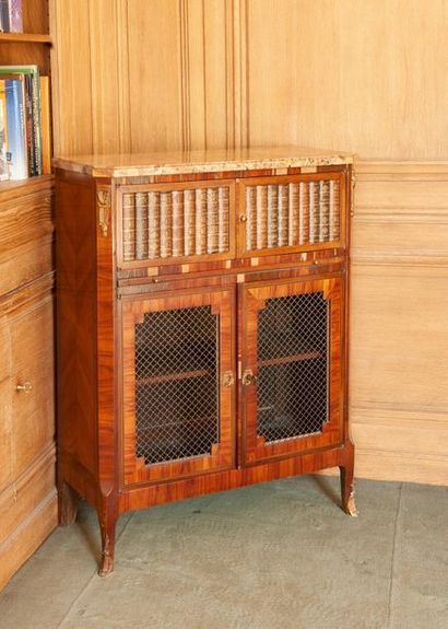 Petite bibliothèque à hauteur d'appui en...
