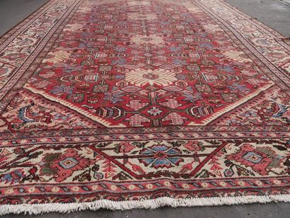 Ancien tapis MAHAL IRAN
325 x 225 cm.