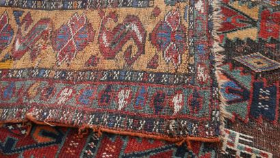 Ancien tapis 
Nord Ouest de l'Iran.
297 x...