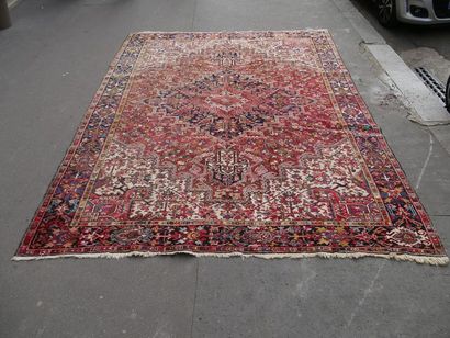 Ancien tapis HERIZ Iran
363 x 260 cm.