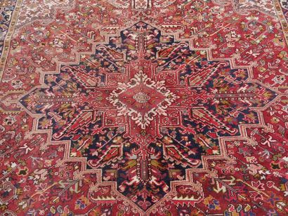 Ancien tapis HERIZ Iran
363 x 260 cm.