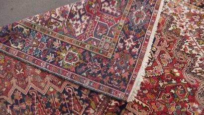 Ancien tapis HERIZ Iran
363 x 260 cm.