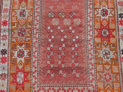 Ancien tapis MELAS Turquie.
172 x 128 cm...