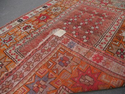 Ancien tapis MELAS Turquie.
172 x 128 cm...
