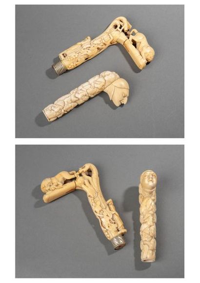 Ensemble de deux pommeaux de canne en ivoire...