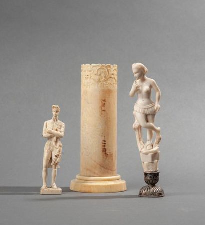 Ensemble de trois objets en ivoire sculpté...