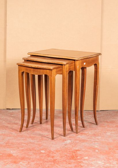 Tables gigognes