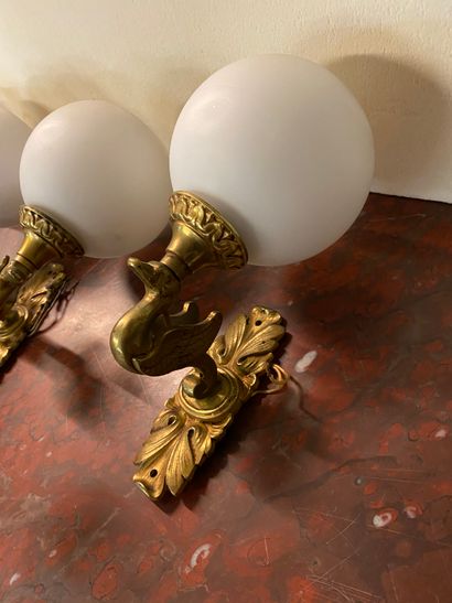 Lot d'appliques en bronze et métal doré.