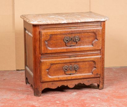 Petite commode en chêne ouvrant à 2 tiroirs,...