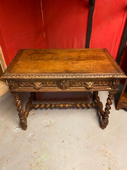 Bureau de style Henri II

H. 75 L. 100 P....