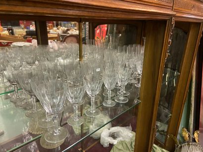 Lot de verrerie dont verres à vin du Rhi...