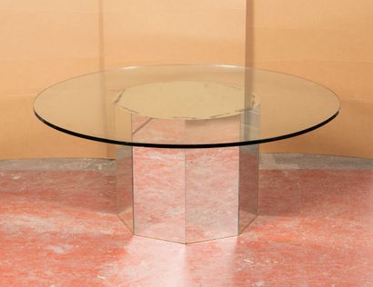 Table ronde à plateau en verre sur un piètement...