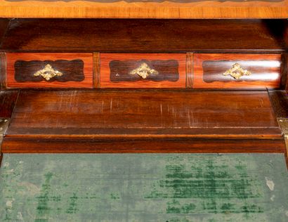 Bureau dos d'âne en bois de placage et marqueterie...