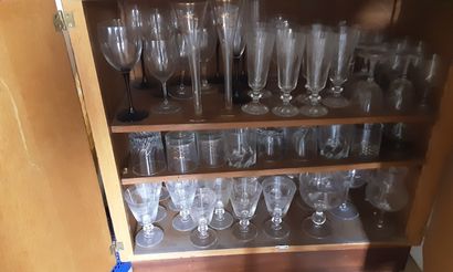 Lot de verres, certains en cristal.