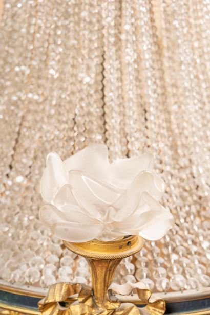 Lustre montgolfière perles et pampilles.

H....