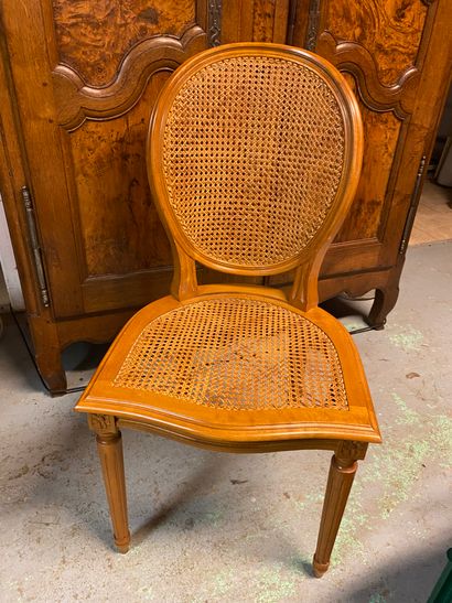 Suite de six chaises de salle à manger à...