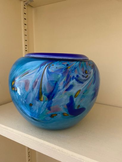 VASE de forme boule

en verre multicouches



Signature...