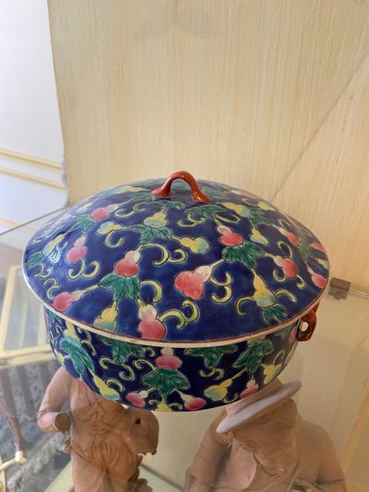 BOITE en céramique émaillée

Diam.21 cm.