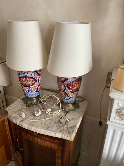Paire de vases en porcelaine Imari montés...