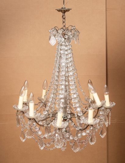 Lustre à huit bras de lumières, perles et...