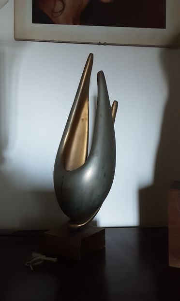 Lampe en métal.

H. 45 cm.