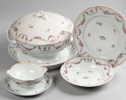 BERNARDAUD modèle Floralis

Partie de service...